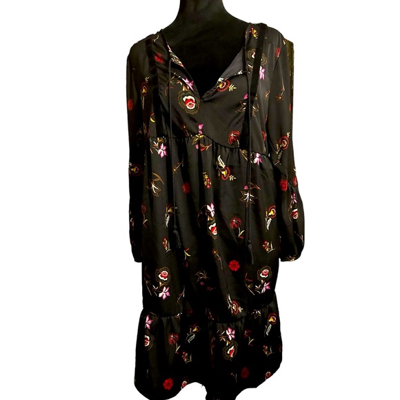 Old Navy Dresses & Skirts - Old Navy black floral midi dress in size medium. 3/4 inch sleeves. Versatile.